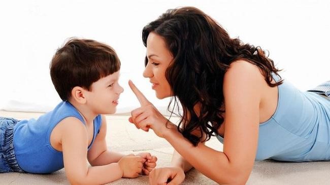 Bố mẹ tích cực là người nghiêm túc nhưng biết cách gần gũi con cái