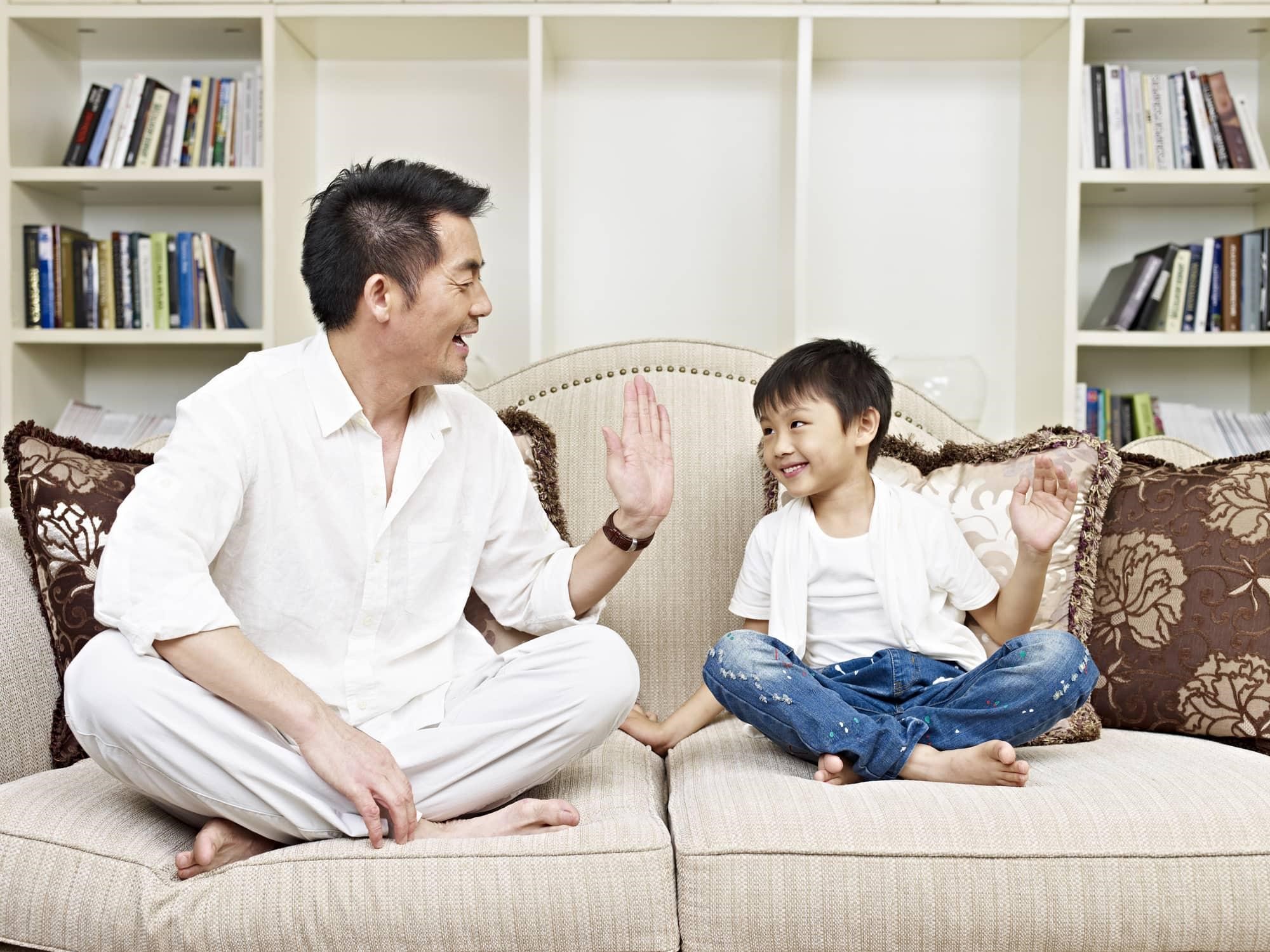 Bạn nên khuyến khích động viên trẻ thay vì ngăn cấm