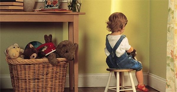 Bố mẹ cáu gắt khiến trẻ không muốn gần gũi để chia sẻ những vấn đề trong cuộc sống