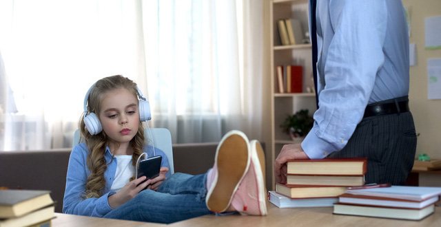 Nếu trẻ bị áp đặt quá nhiều, chúng sẽ hình thành tính cách nói dối khi trưởng thành.