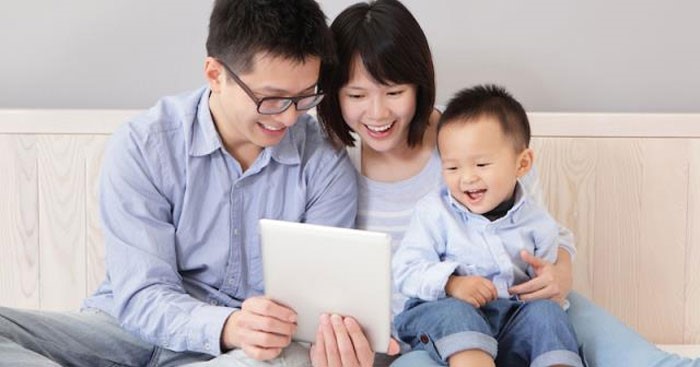 Bố mẹ hãy dành thời gian để quan tâm và yêu thương trẻ nhiều hơn