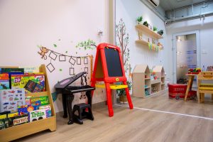 Phòng tâm lý Happy Parenting toạ lạc tại Quận 2, TP.HCM. Đây là nơi chuyên gia tâm lý Tú Anh gặp gỡ và làm việc cùng gia đình và trẻ nhỏ.